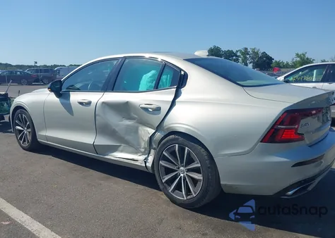 2022 Volvo S60 B5 Momentum из США, поврежденный, VIN 7JRL12TZXNG162556